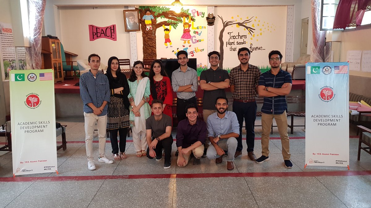 yesprogramnews's tweet image. Muhammad from #Pakistan organized a #YESAlumni grant project to bridge the gap between academics and other vital skills and values of social and personal responsibility and civic engagement. Learn more: bit.ly/2QiFXxQ @CIEEAlumni @ECAatState @exchangealumni @iEARNUSA