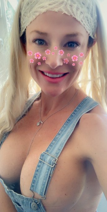 Stuck at home? Cum play with me 💋https://t.co/SP1XOddmFe https://t.co/IqAWNkyehH<a href="/tag/mvsales"class="tags"><span>#mvsales</span></a>