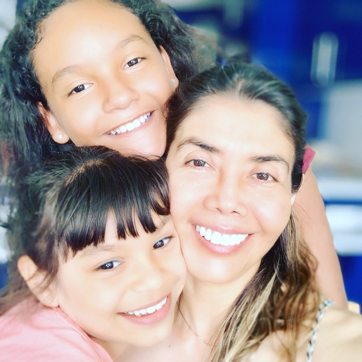 NeodermaClinica's tweet photo. #neodermaclinica #cuidandolapieldetuvida #torresmedicasangelopolis #torresmedicassantafe #amorsinfiltros #skincare #fancygirls Solo necesitamos nuestros #bloqueadorsolar !! #nomskeupselfie #sundayfamily https://t.co/iq03eJ6BlC