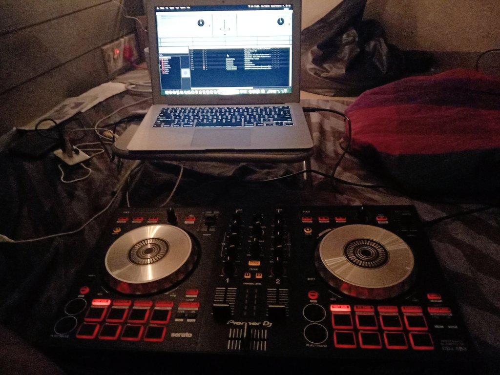 gaurav_krishnan's tweet image. Just got off my writing shift. It's so killer working UK time. On to the music..... Playing a DJ set to de-stress. Should be up on my YouTube channel #BOMBEATS in a coupla hours. Strictly #Downtempo and #Electronica 🎧🤟🏼
.
.
.
#GhostIntent