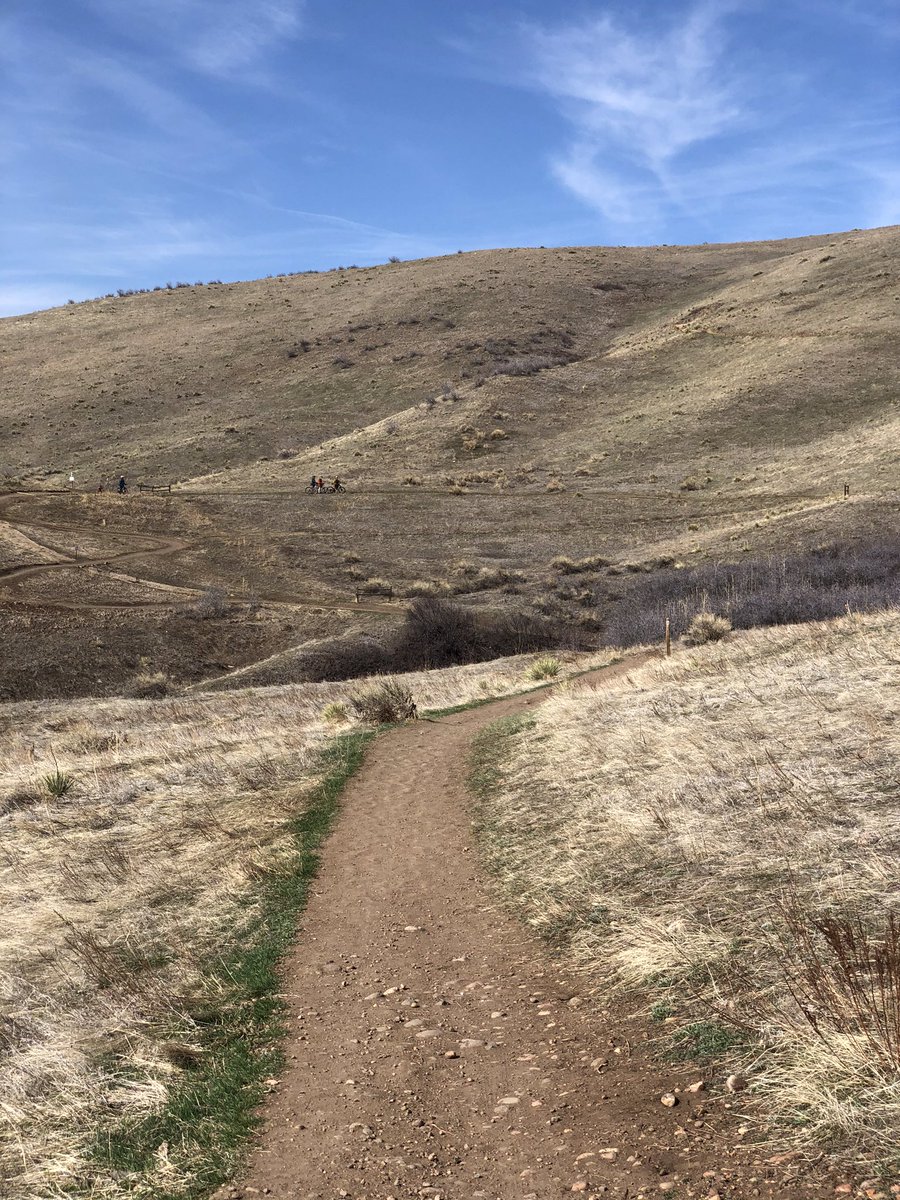 Antof9's tweet image. I don’t know why I love it so much, but I really do love it when the first guy in a group of #mountainbikers passes and tells me how many bikes are behind him.  Beautiful day for a #greenmountain hike. #whilewalking