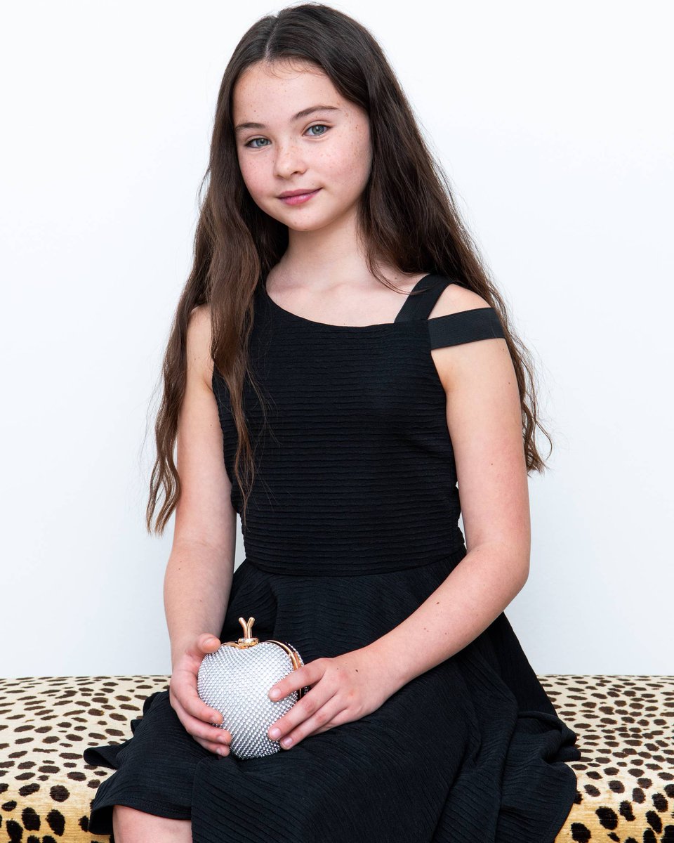 With just one week to go until #MothersDay 💝 Ensure your girl has the perfect special occasion look, including the creme de la creme of spring accessories 👝 Here <a href="/DavidCharlesCW/">David Charles CW Ltd</a> our exquisite clutch + tote bags promise to embellish her style effortlessly ow.ly/3Ohj30qq18c