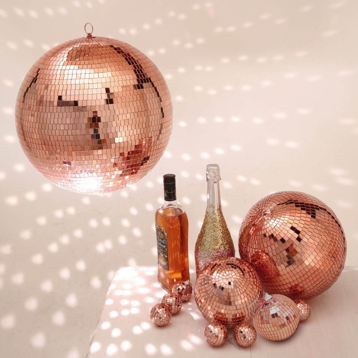 TableclothsF's tweet photo. 🔥 New Product Showcase! 🔥Covered impeccably with tons of shiny reflecting glass mirror pieces, our Groovy Glass Mirror Disco Ball will transform any space into a groovy dance floor! #tableclothsfactory #ShopNow
➡️ Check Them Out Here! - https://t.co/CjA6aaesMu https://t.co/kuF2sGH2xv