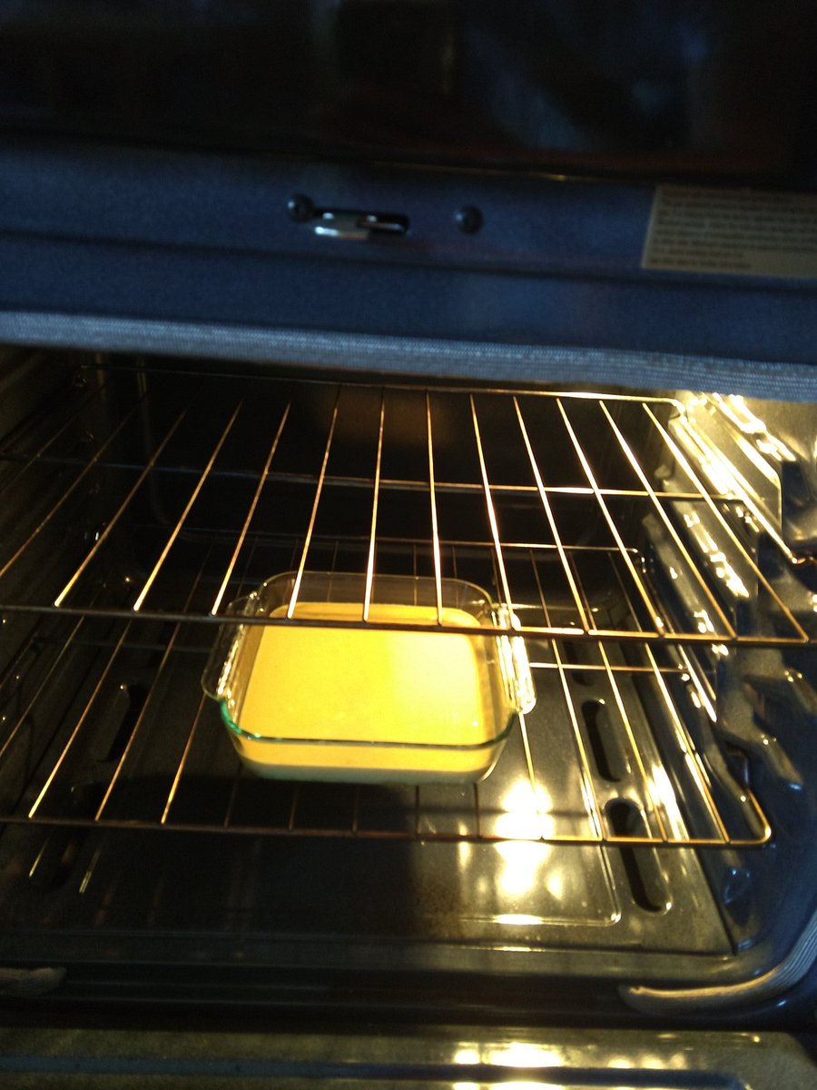 christalee_b's tweet photo. Bread's out of the oven, cheesecake is starting, if you want some, get moving!

(sry for the multiple tweets, apparently it's hard to post pictures to Twitter anymore??) https://t.co/9zNOfL6wzo