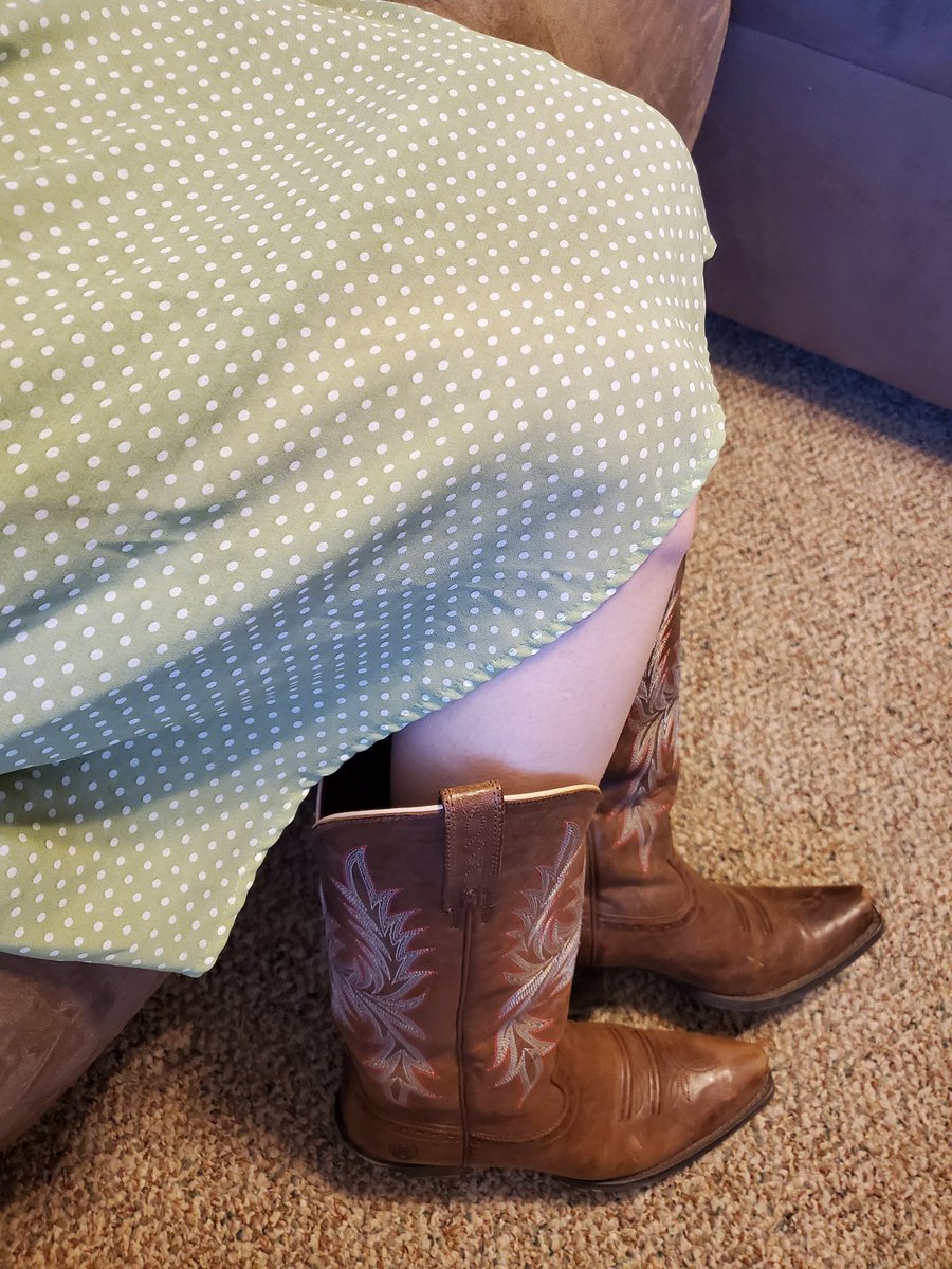 Laurathecellist's tweet photo. @DMThisIsPam Ah what the heck. It took 10 seconds to get changed back. #skirtcheck #dresscheck #deznat https://t.co/Os5LlkEdBM