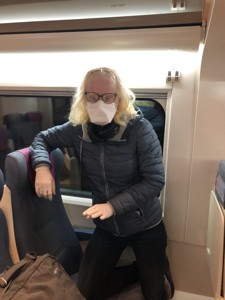 srgacio's tweet photo. Pues volvemos a Santiagoque a la mañana hay que trabajar... el tren hoy es muy diferente. Gracias a Atedo @Renfe por haberme acompañado igualmente. Cuídate y estarás también cuidando a los demás #COVIDー19. https://t.co/mwHJ8FuBTp