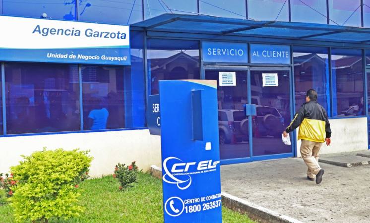 eluniversocom's tweet photo. Por la emergencia sanitaria no se cortarán los servicios de agua o electricidad por planillas impagas. ► https://t.co/lakDu5br73 https://t.co/Wekgk99ZkR