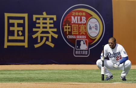 bubbaonbaseball's tweet photo. #ThisDayInBaseball 2008

In front of 12,224 fans, a near-sellout at the new Olympic venue in Beijing, the Dodgers and the Padres played to a 3-3 tie in the first major league game ever to take place in mainland China.

#dodgers #padres https://t.co/HUkIIX86hV