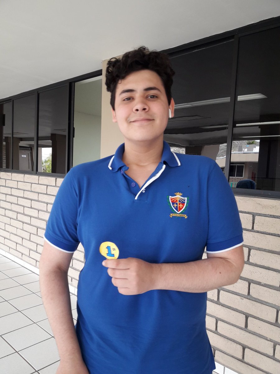 GayolClaudia's tweet photo. Yo le di mis medallas a Fátima Corella Lohr, ya que es una muy buena amiga, siempre puedo contar con ella.
#compartiendovida 
@LiderazgoComun1 https://t.co/sLqLTWusj7