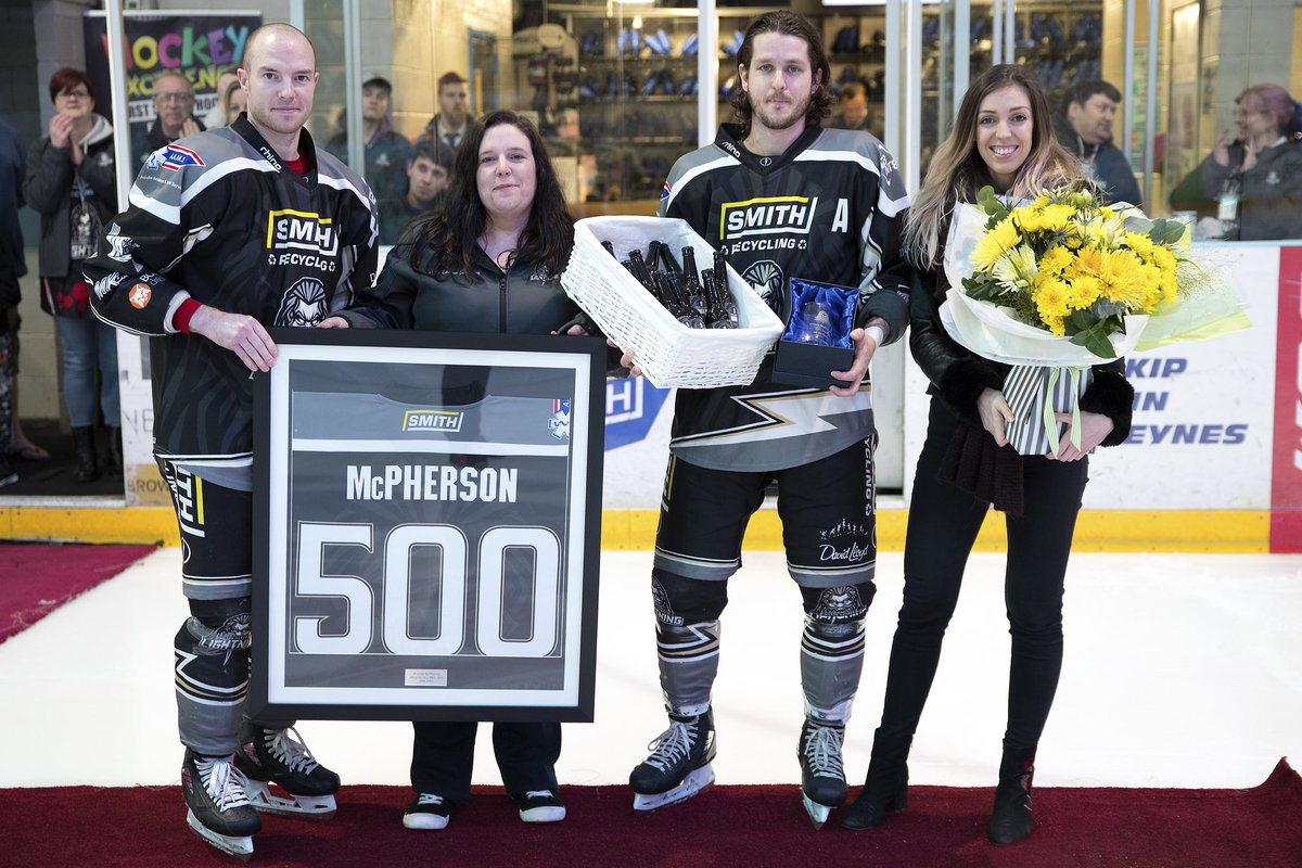 MKLightningIHC's tweet photo. After being 2-5 down, Lightning score 9 unanswered goals to win the game vs @SteeldogsIHC on the night that the team recognised @GrantMcPherson for playing 500 games for MKL #lightninghockey #nihl #officialphotos #canonsportsphotos #1dxmkii  #miltonkeynes 📷 @sargent1968 https://t.co/383VNLmA1F
