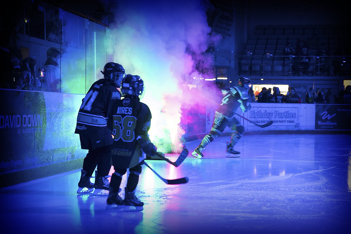 MKLightningIHC's tweet photo. After being 2-5 down, Lightning score 9 unanswered goals to win the game vs @SteeldogsIHC on the night that the team recognised @GrantMcPherson for playing 500 games for MKL #lightninghockey #nihl #officialphotos #canonsportsphotos #1dxmkii  #miltonkeynes 📷 @sargent1968 https://t.co/383VNLmA1F