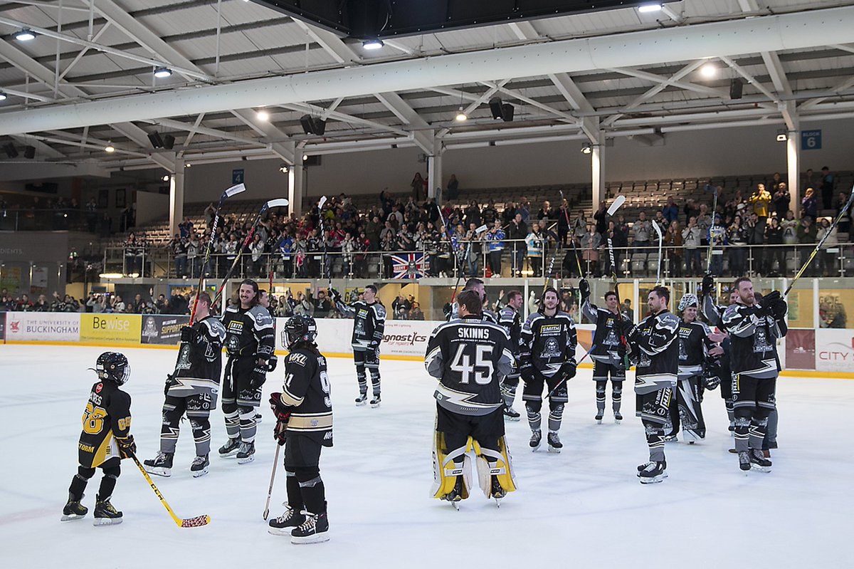 MKLightningIHC's tweet photo. After being 2-5 down, Lightning score 9 unanswered goals to win the game vs @SteeldogsIHC on the night that the team recognised @GrantMcPherson for playing 500 games for MKL #lightninghockey #nihl #officialphotos #canonsportsphotos #1dxmkii  #miltonkeynes 📷 @sargent1968 https://t.co/383VNLmA1F