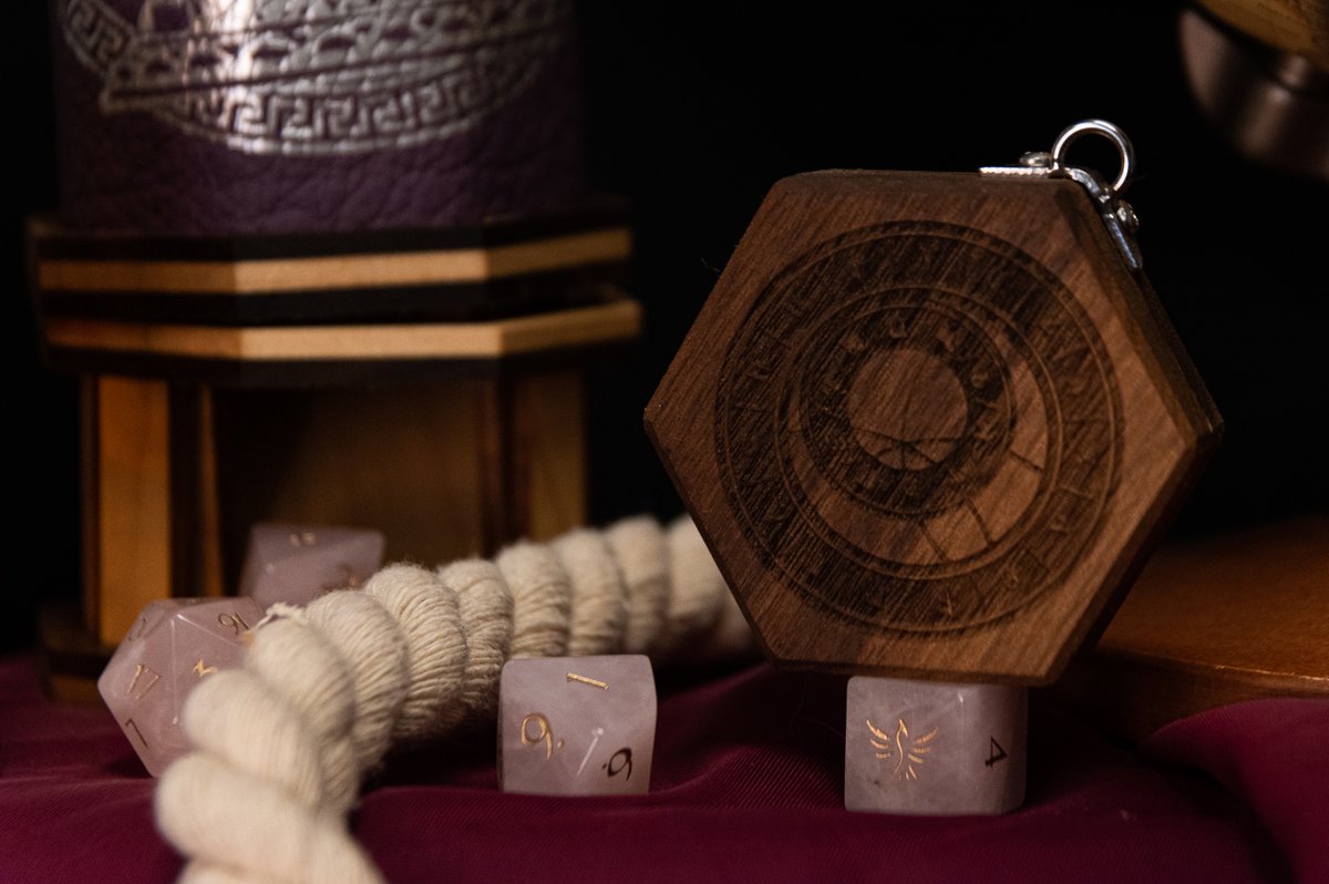 ElderwoodBoxes's tweet photo. Time is running out on the last day of #virtualMEGABOOTH
Our #ECCCOnline deals ending tonight:
-Free domestic shipping
-A free dice catapult with all orders
-A portion of all orders $49+ will go to
@ReLeafMichigan and a free tree pin will be added to your order https://t.co/CrJLVl1CTH