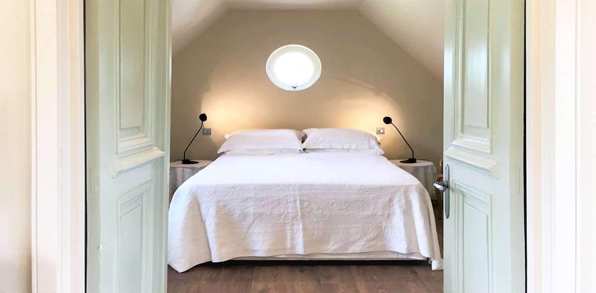 Idyllic! Just about sums up The Lakehouse 🤩

This pet-friendly barn style apartment is the perfect escape for city-dwellers. Just 1hr 20 mins from #London and set in immaculate grounds with swimming pool.

Check it out 👇

amberleyhousecottages.co.uk/Sussex/Holiday…