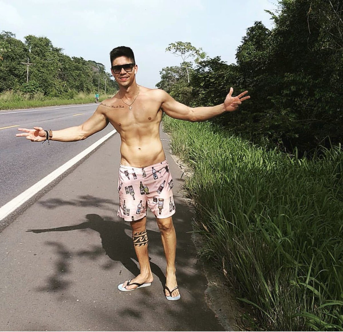 Quando o carro dá prego o jeito é pedir carona...😅