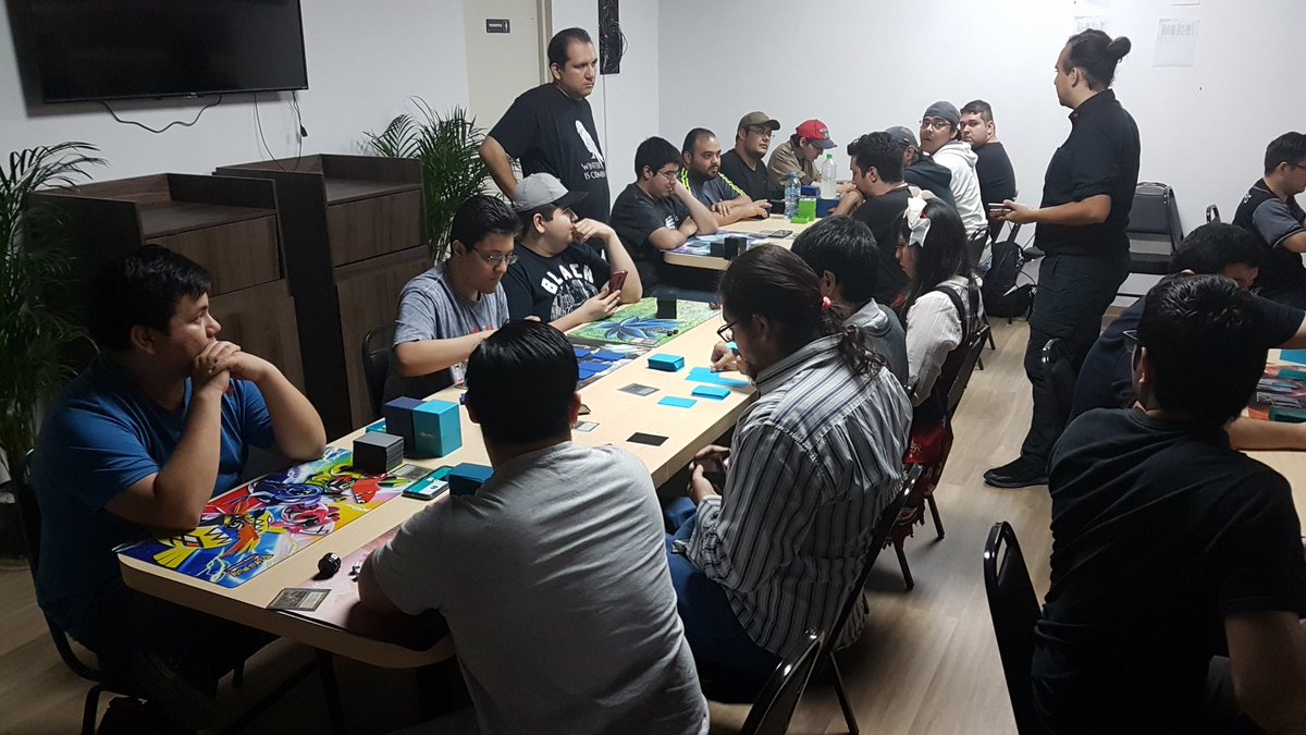 Esta arrancando el Torneo de Commander de la Liga MagiX con la participación de 15 jugadores.
