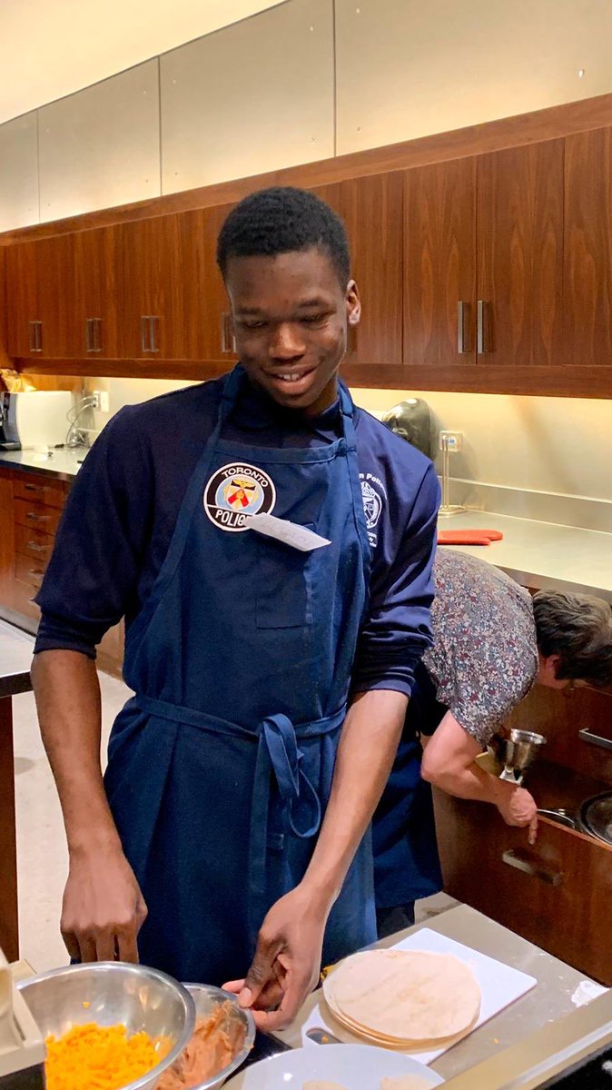 masterchef14TPS's tweet photo. Thankyou @TPS14Div @youthinpolicing students for helping us out at #masterchef14 this past week. #copsandkids @COPSandKIDSca https://t.co/kbmBgekKZd