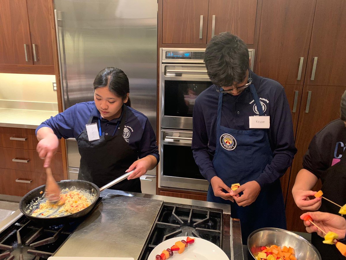masterchef14TPS's tweet photo. Thankyou @TPS14Div @youthinpolicing students for helping us out at #masterchef14 this past week. #copsandkids @COPSandKIDSca https://t.co/kbmBgekKZd