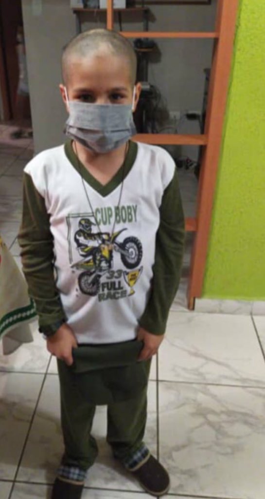alexagomez2000's tweet photo. Mi gente el es Santi de 11 años . Es paciente oncólogico y hoy agravó. El está muy agotado y siente no puede más . A las personas de FE les pido una oración por mi amado Santi. Imposible no amar cada niño que nos llega . Gracias a todos 🙏🏼💔 https://t.co/E1nd2fwFmf