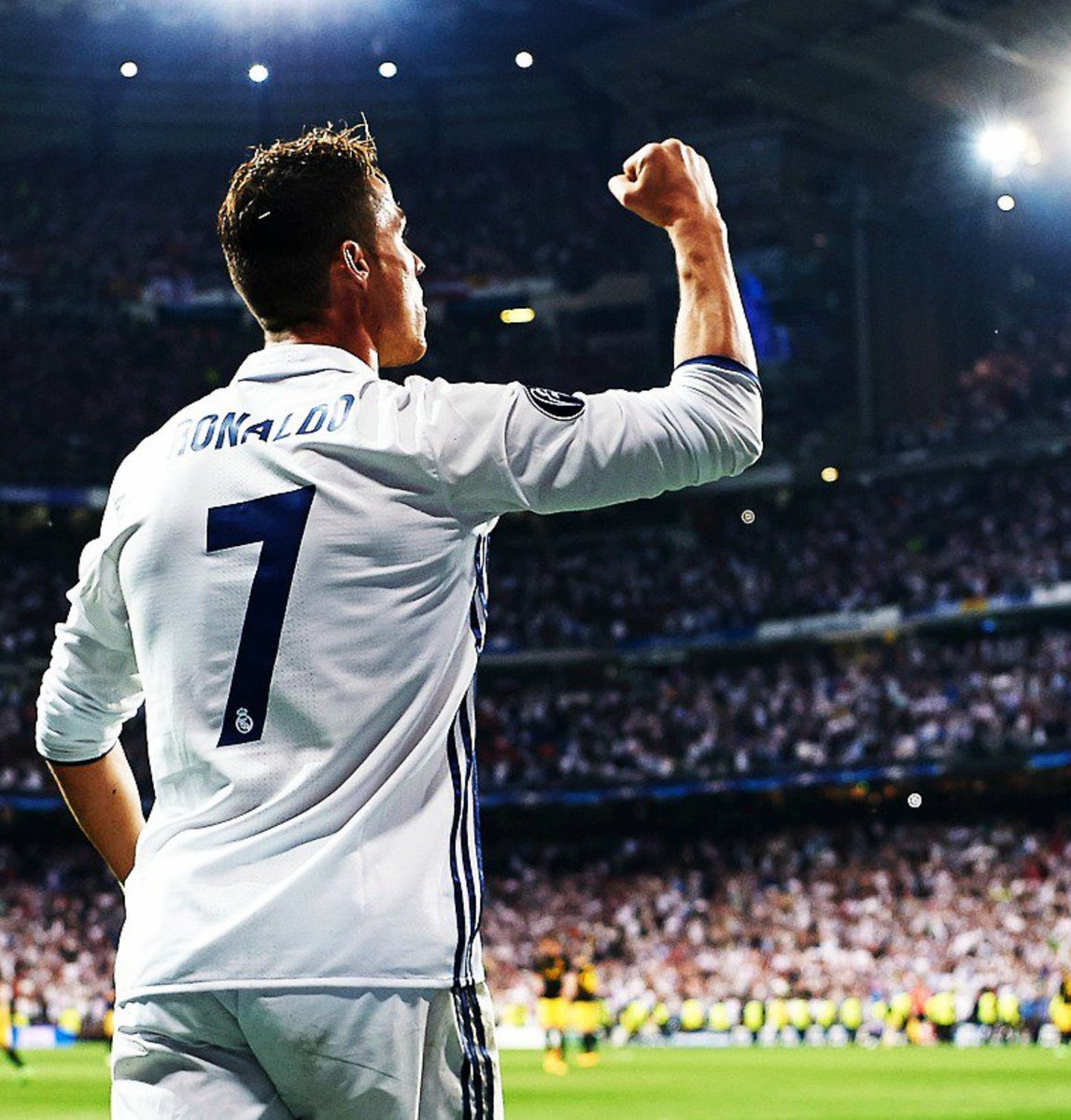 InvictosSomos's tweet photo. Le marcó hat-trick a Neuer en Cuartos, le marcó hat-trick a Jan Oblak en semifinales y le marcó doblete a Gigi Buffon en la final. Hizo lo que quiso ante Bayern, Atlético y Juventus. Terminó la UEFA Champions League 2017 como campeón y como líder de goleo. El único MR. CHAMPIONS. https://t.co/0jRSquzPkM