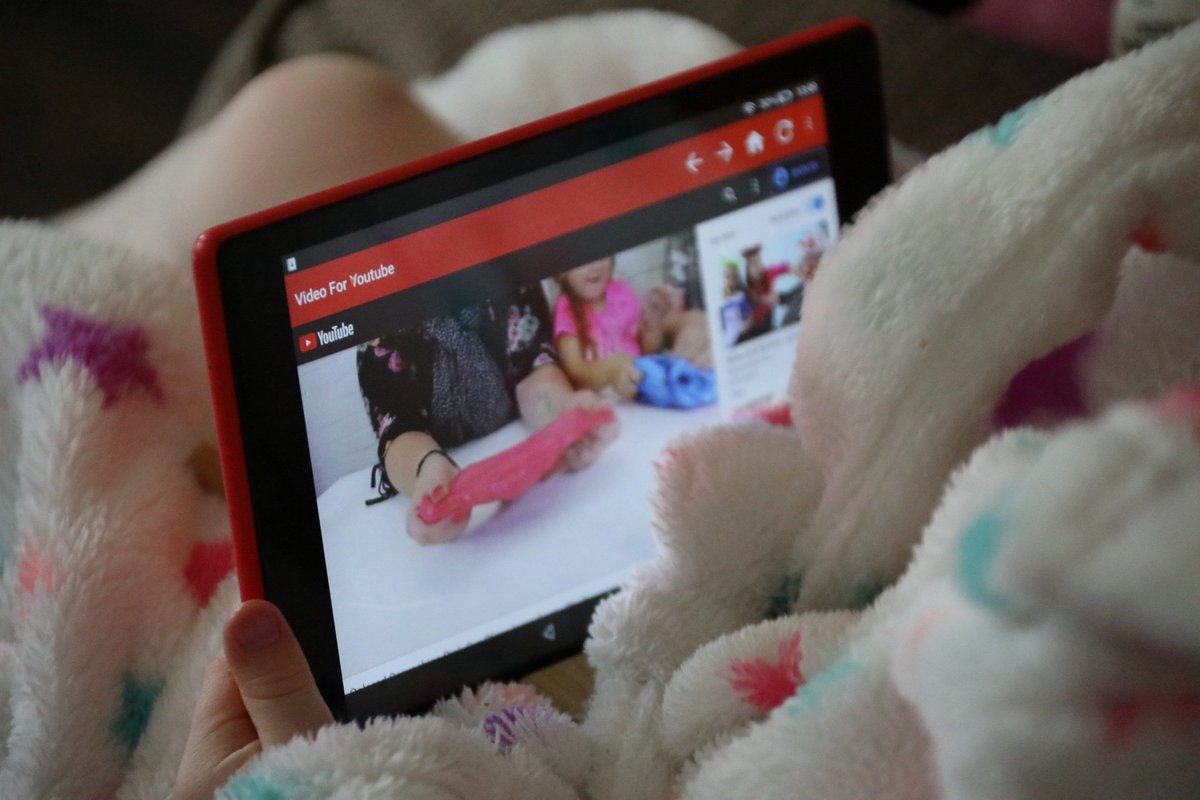 DubFireBrigade's tweet image. Tablets and mobile phones are going to be used extensively during the period of #SocialDistancing #COVID19. This means lots of recharging.

REMEMBER: Don&apos;t charge overnight or overcharge. Plug out at 100%

Charge on a solid non-flammable surface. Never on couches, beds or pillows