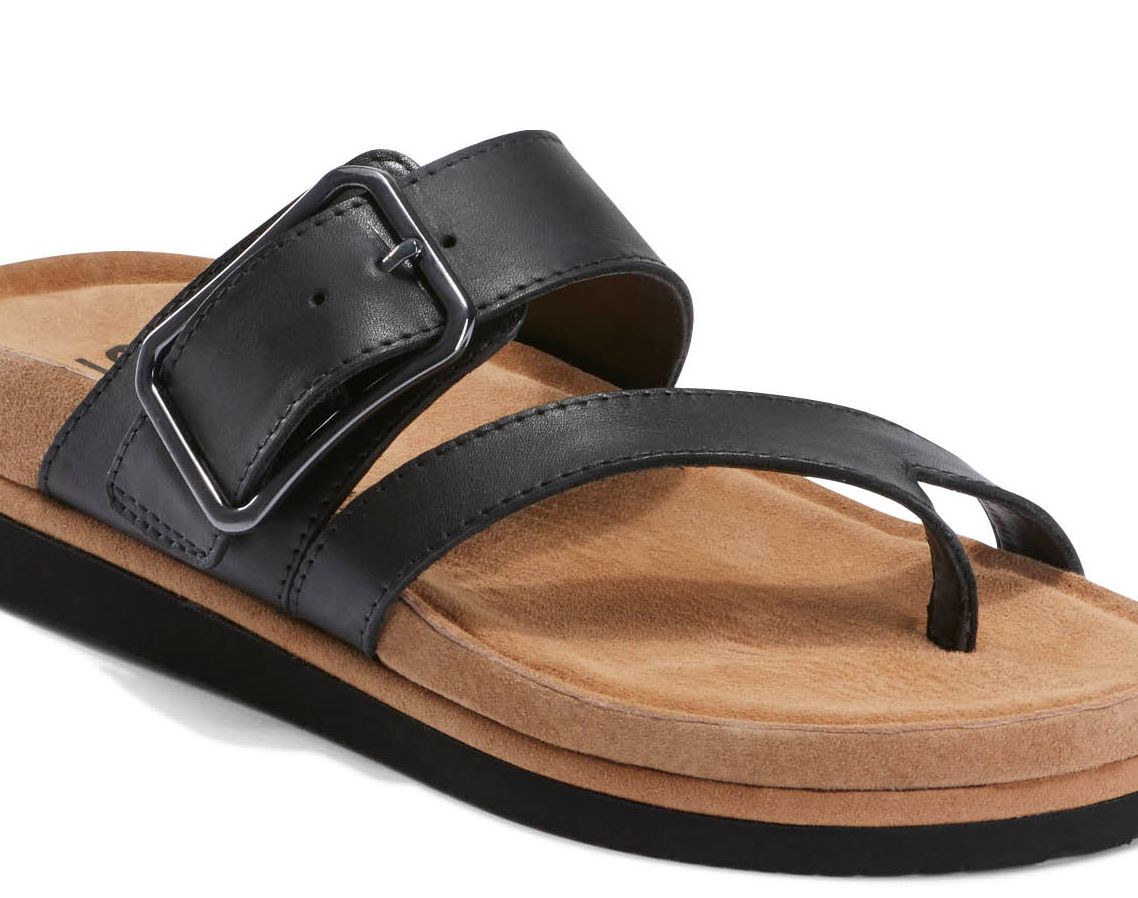 The Canyon Zion has an adjustable buckle and asymmetrical strap for a little unexpected twist. And possibly an unexpected adventure😏