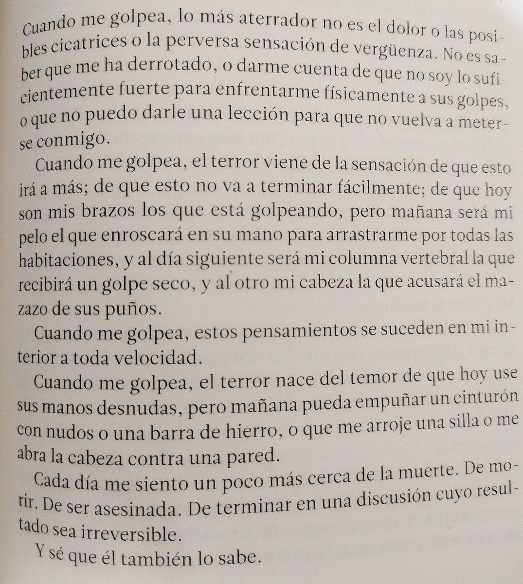 Americamtzl5's tweet image. #NiUnaMas #MeenaKandasamy #Cuandotegolpeo