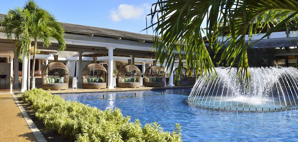 Let yourself go and get ready to live a unique vacation @cataloniahotels in Punta Cana, Dominican Republic.   And these cabanas make it perfect to keep your distance. buff.ly/33kKMvK
#weekendvibes #sundayfun #triphoptravel #relaxation #Puntacana #DominicanRepublic