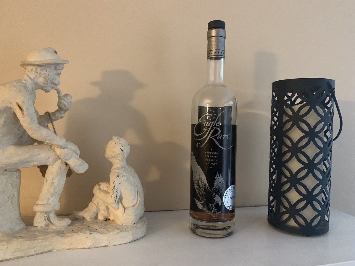 bourbon_bullets's tweet photo. Bourbon And Bullets Podcast coming soon! Talking about Eagle Rare Silver Eagle Store Pick for 35$ &amp; More! https://t.co/RpmC94kZi7