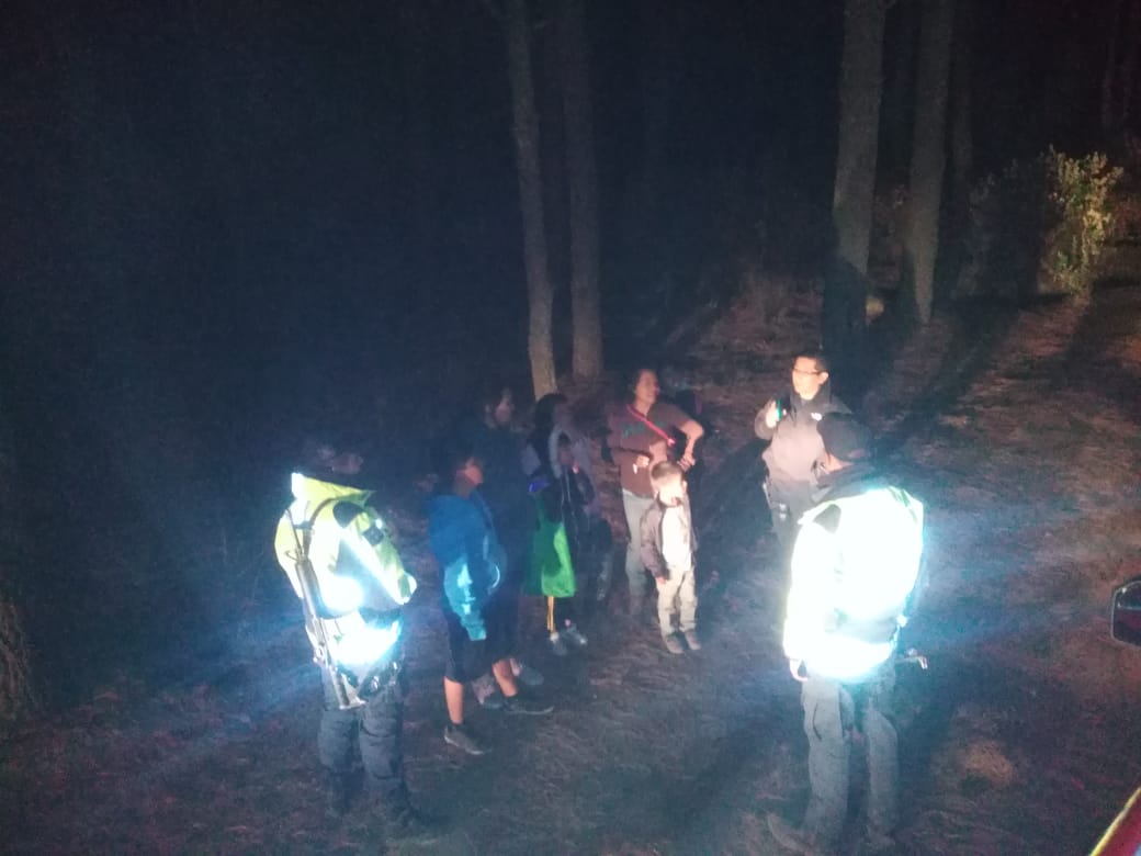 PoliciaSsc's tweet photo. La Policía de Montaña de la #SSCTLX activa los protocolos de búsqueda y localización de un masculino ubicandolo en la caseta #2 de Ecología auxiliadoloen el descenso hasta llegar con sus familiares.
#PorUnTlaxcalaSeguro
#CrecerJuntos2020
#SSCTLX
#Tlaxcala https://t.co/NoAzbPp9M8