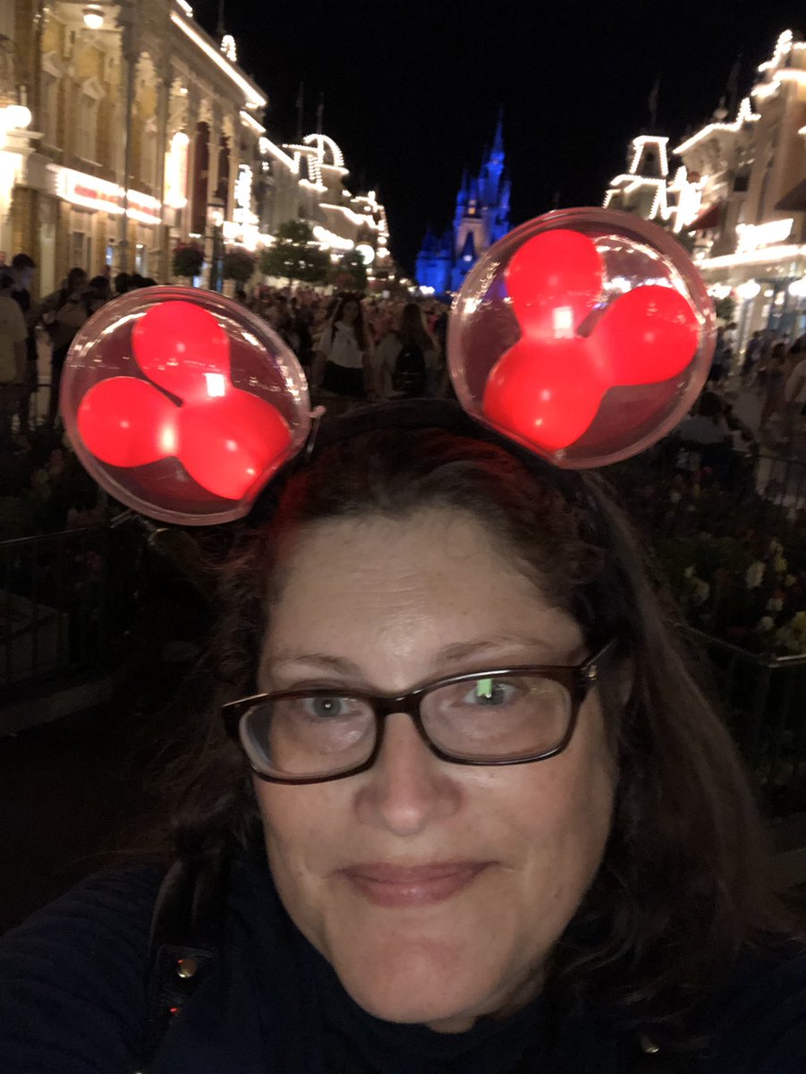 tampabayjen's tweet photo. “And now it’s time to say goodbye to all our family”
M- I-C see you real soon!
K-E-Y Why? Because we like you! M-O-U-S-E” 😢😢#castmember #MickeyMouse #MagicKingdom #CPHelp #wereinthistogether #Bekind #StaySafe https://t.co/2bOriYBSAM
