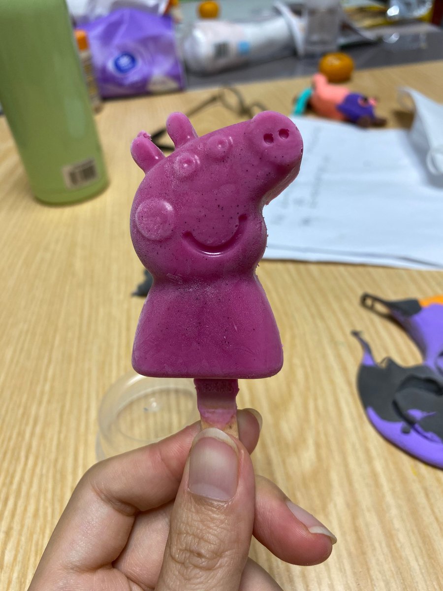 Amy27631147's tweet image. Ice cream made with our dragon fruit powder and coconut powder. Do you love this Peppa Pig? #fruitpowder #food #foodpowder #ingredients #foodingredients #dragonfruit #coconut