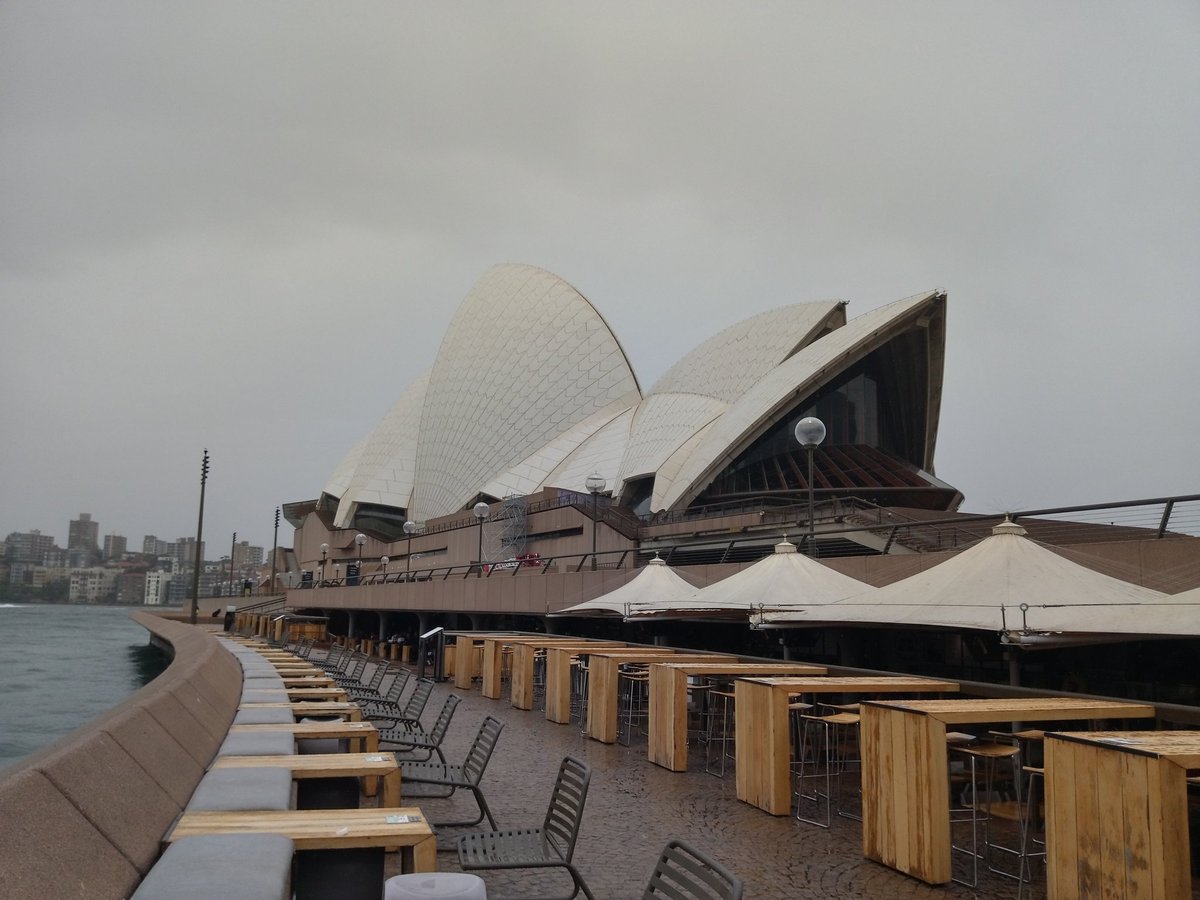 ShelleyHass's tweet photo. Lunchtime view goals! #makingtodaycount #Sydneyicons #Aussie https://t.co/5pTDhtXjhC
