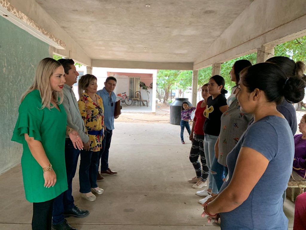 Dulce_RuizC's tweet photo. Nos fuimos a tomar protesta a un comité seccional más en la cabecera sindical de El Carrizo.

Seguimos trabajando duro y sin descanso, atendiendo a cada comunidad con sus solicitudes para participar y formar parte de nuestra estructura PRI.

#ElCarrizo #EquipoPRI #EstructuraPRI https://t.co/UMaeSWK9OS