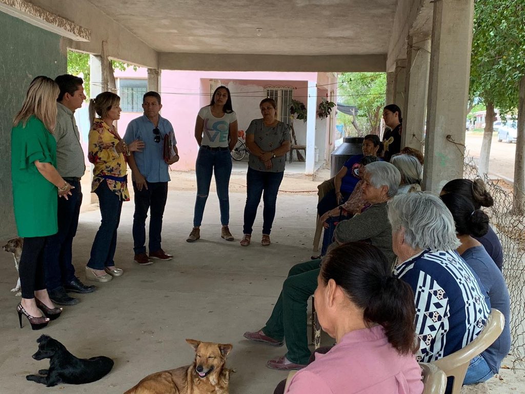 Dulce_RuizC's tweet photo. Nos fuimos a tomar protesta a un comité seccional más en la cabecera sindical de El Carrizo.

Seguimos trabajando duro y sin descanso, atendiendo a cada comunidad con sus solicitudes para participar y formar parte de nuestra estructura PRI.

#ElCarrizo #EquipoPRI #EstructuraPRI https://t.co/UMaeSWK9OS