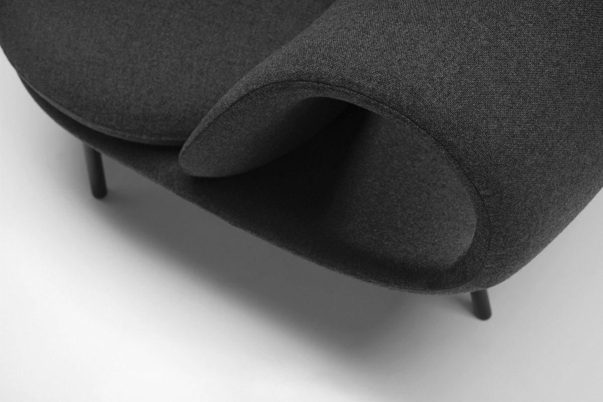 dexigner's tweet photo. Offecct has debuted Maki chair, featuring a strong and iconic shape that stands out in every room and at the same time a flexible and social team player designed to be combined in different formations. https://t.co/2ud0yqfbIj
#FurnitureDesign #Offecct
Photography: Offecct https://t.co/newwxRwPrX