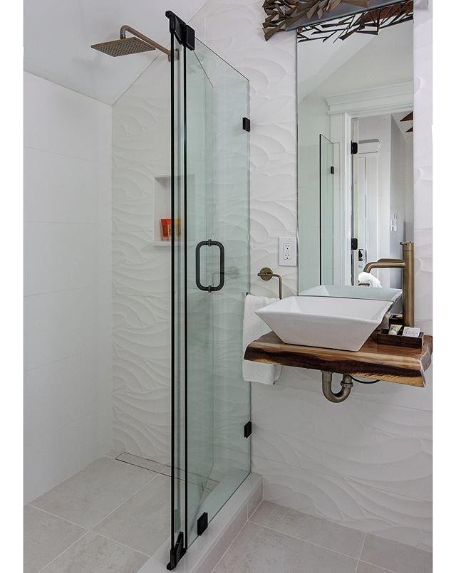 Which of our amazing rooms will you choose? Pictured: The Windflower. casablancacapemay.com/which-of-our-a…