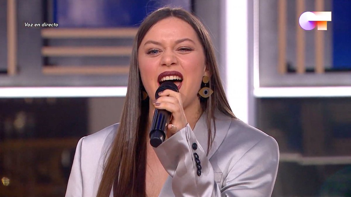 OT_Oficial's tweet photo. ✨ @SoyEvaOT2020 nos canta "HOY LA BESTIA CENA EN CASA" de @zaharapop 😍 ¿Qué te ha parecido su interpretación? Si te ha gustado su versión, ya puedes encontrarla en el disco de la Gala 9 📲 https://t.co/uCg9bYxabg #OTYoMeQuedoEnCasa https://t.co/Hs7W0WqZui