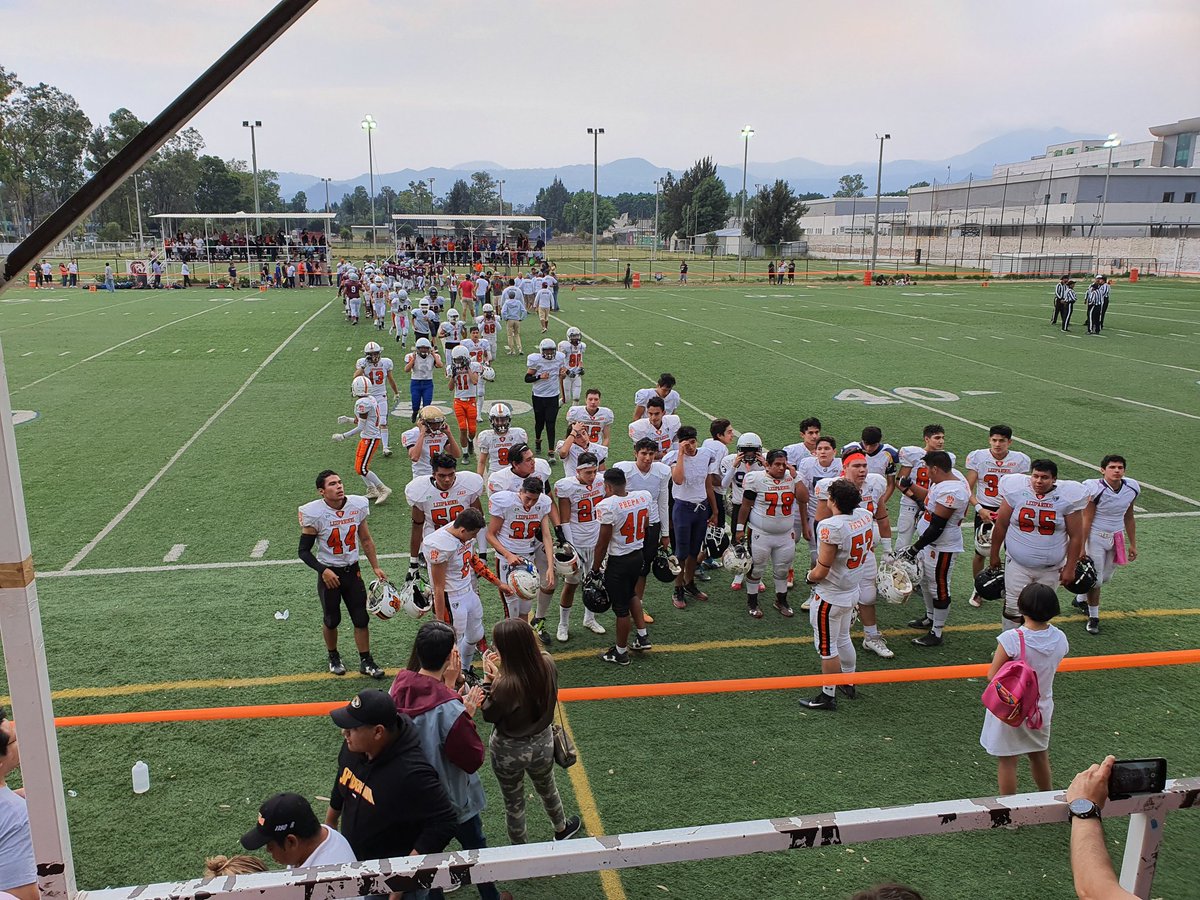 ZonaDeGoalFBA's tweet photo. Final en el deportivo SME
#LeonesAC 0 - 14 @LEOPARDOSUNAM 
Scrimmage rumbo a la Juvenil de Primavera de @OnefaMX 2020 https://t.co/i7Vnot6dz2