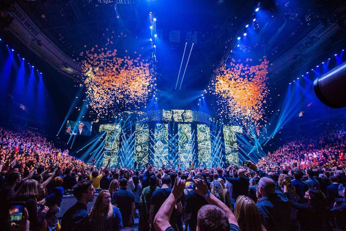 TheJUNOAwards's tweet photo. While we’re disappointed we couldn’t be celebrating the music &amp; art of over 175 nominees as planned tonight, we’re confident it was the right decision to make. Instead, we encourage all Canadians to stay home safe and listen to your favourite Canadian songs!
#TogetherInMusic ❤️📸 https://t.co/izxfjbs1Cl