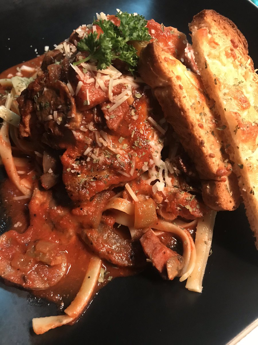 Chef_VNell's tweet photo. Moscato Chicken w/ Truffle Fettuccine & Garlic Bread #chefvnell#cheflife#chefsofinstagram #foodnetwork #greatfood #neworleansoriginal #neworleansown #productofneworleans #cre #cheflife #chefworld #truecooks #cajun #foodnetworkmagazine#jamesbeard #chefstable#ironchef# https://t.co/2Jr6b8cnsY