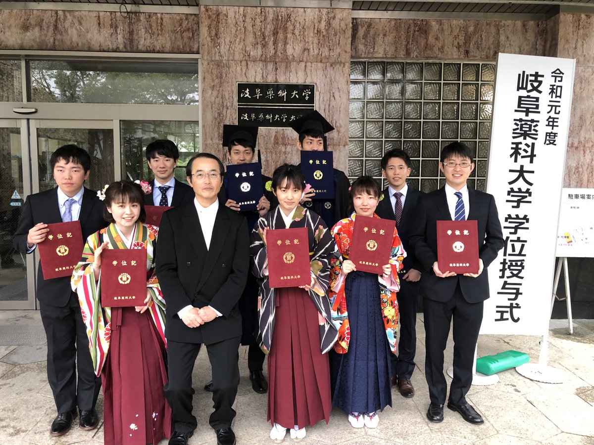 Sajikilab 3 14に卒業式が行われました 卒業生だけの出席でしたが華やかでした 先輩方おめでとうございます 卒業 卒業式 アカデミックガウン マスク 全員着用 Sajikilab 3 14に卒業式が行われました 卒業生だけの出席でしたが華やかでした 先輩方おめでとうございます 卒業 卒業式 アカデミックガウン マスク 全員着用