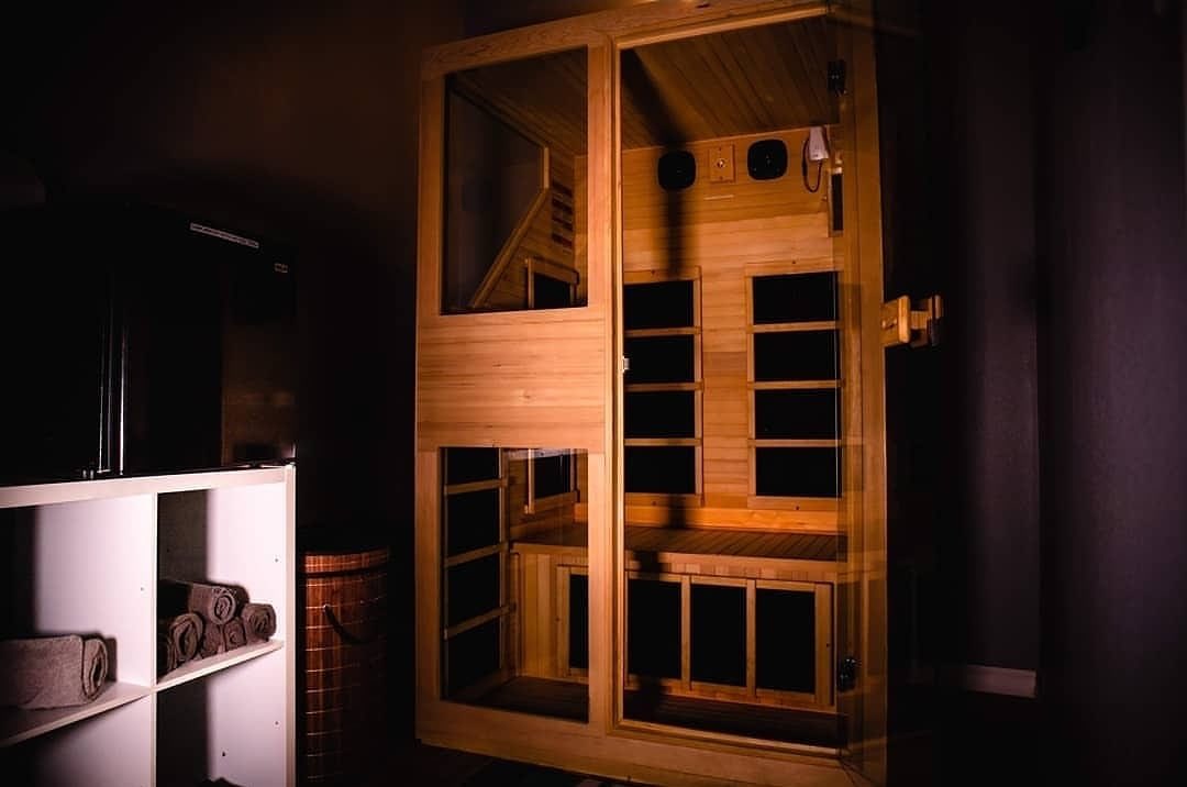 JNHLifestyles's tweet photo. Are you near #SiouxFalls, #SouthDakota? Drop by @EscapeFloatSpa to take in an #infraredsauna sesh in the Ensi 2 person.
Featuring Float Sessions, #CryoTherapy, #NovoThor Light Beds and #NormaTecCompression apparatus', come experience the rejuvenation!
#Sauna #FarInfrared #Health https://t.co/7hho5KGqyE