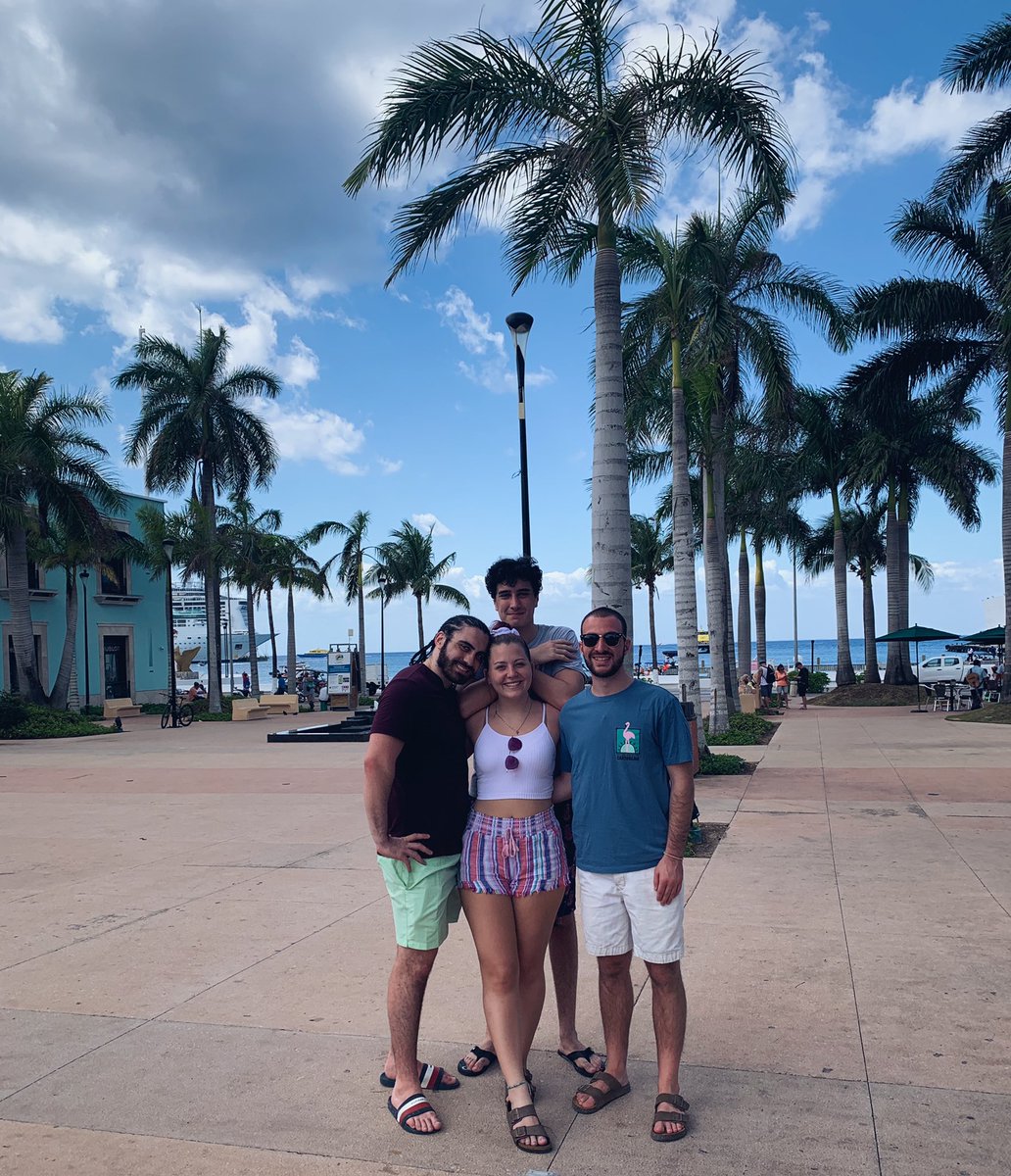 josiemigdal's tweet photo. mexico, u always treat us so well🌴 #springbreak20 https://t.co/DLByYkVlsq