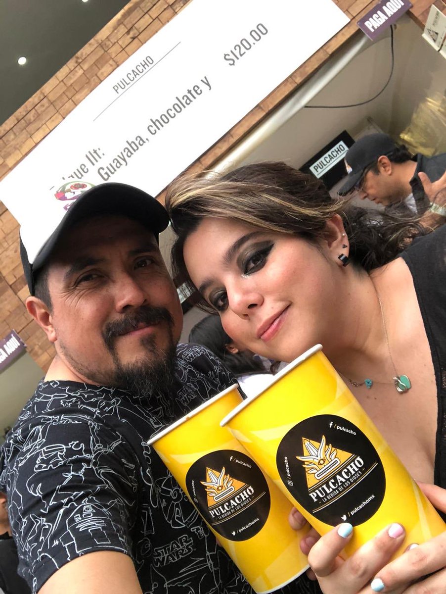 Kiquekc's tweet photo. La cerveza es muy buena pero el pulque de @pulcachomx de mazapán & chocolate está delicioso @vivelatino @Pamelagc05 #VLINDIO20 #VL2020 https://t.co/7og9GA1QEL