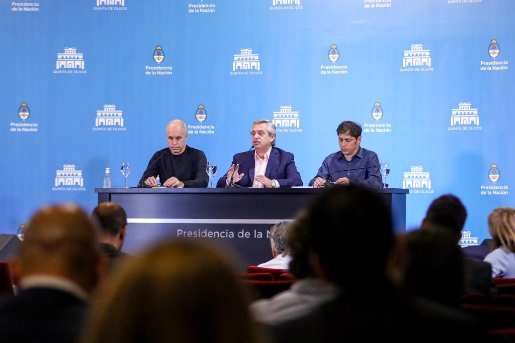 Kicillofok's tweet photo. El presidente @alferdez anunció hoy las nuevas medidas para afrontar el #coronavirus. Desde @BAProvincia acompañaremos la suspensión de clases con un programa de educación virtual. https://t.co/vxb6mTc8Jv