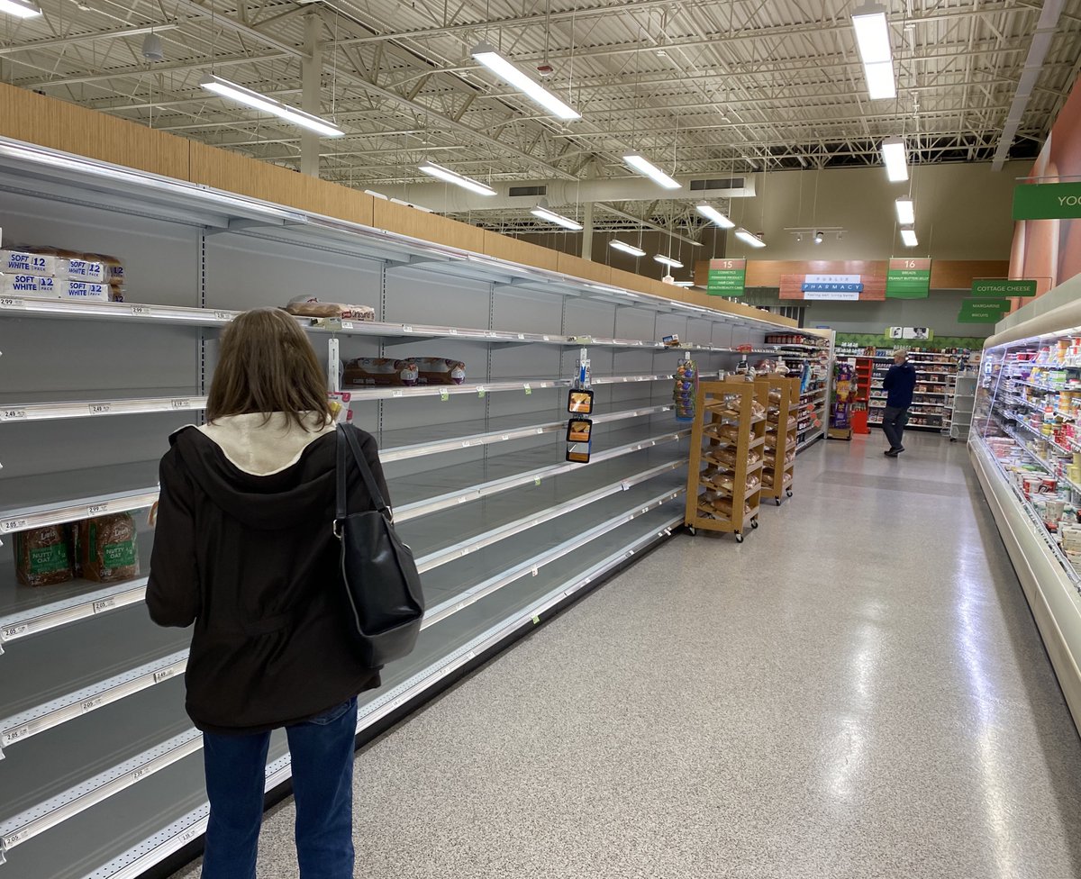 rmillerx's tweet photo. Honey, what is “unleavened bread?” https://t.co/RF3cGwMFIA