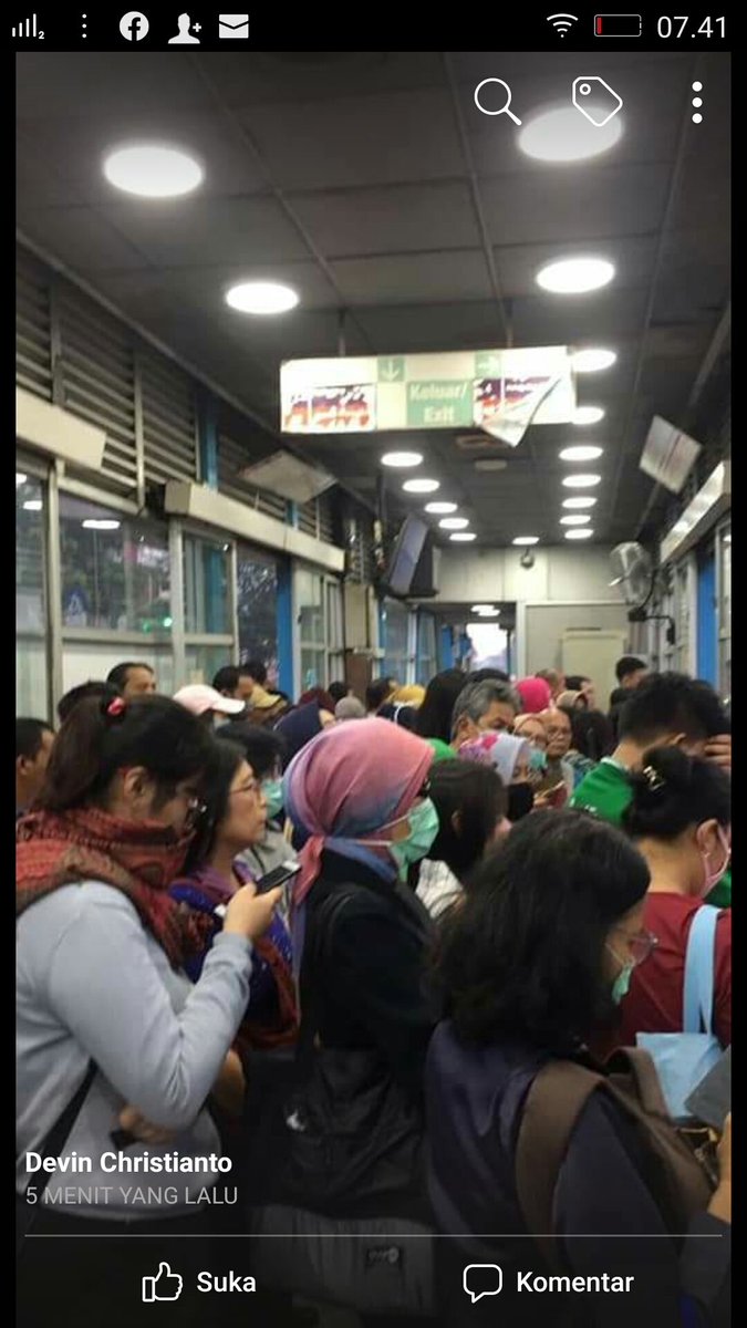 arifinpribadi's tweet photo. @triwul82 @aniesbaswedan ...social distance ? @PT_Transjakarta  KL punya gubernur bodoh dibantu bukan malah disesatkan https://t.co/lOATsg8yaG