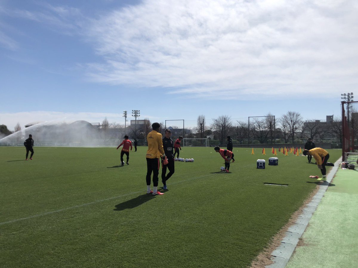 レッズプレス リアルタイム大原 今日は良い天気ですねー 最初にピッチに出てきたのは阿部選手と興梠選手 これからトレーニングがスタートします 石田記者 T Co Em3gcjleu2 浦和レッズ Urawareds T Co Vi9we75m6m