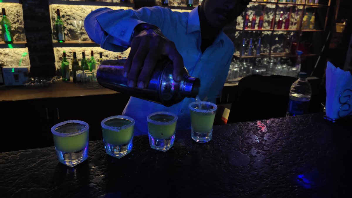 rockoxxhunter's tweet photo. Last night hangover with mine friends 
Takila shots 🍸🍸🍸 https://t.co/1AagsLTvN8